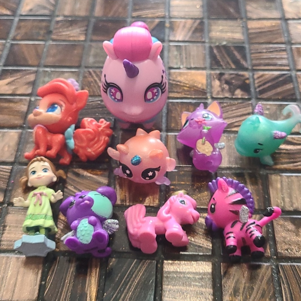 Lot of 9 miniature toys